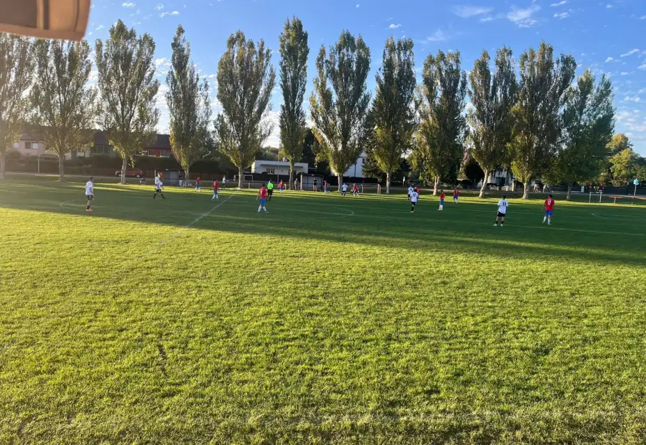 Jičíněves - Chomutice B 4:1, poločas 3:1.